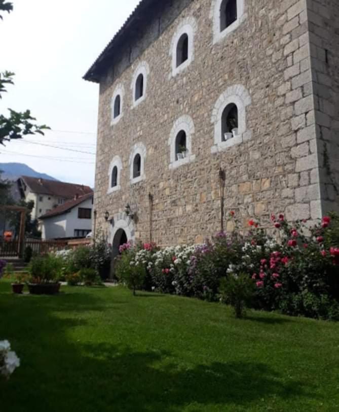 Stone Tower Hotel Плав Екстериор снимка