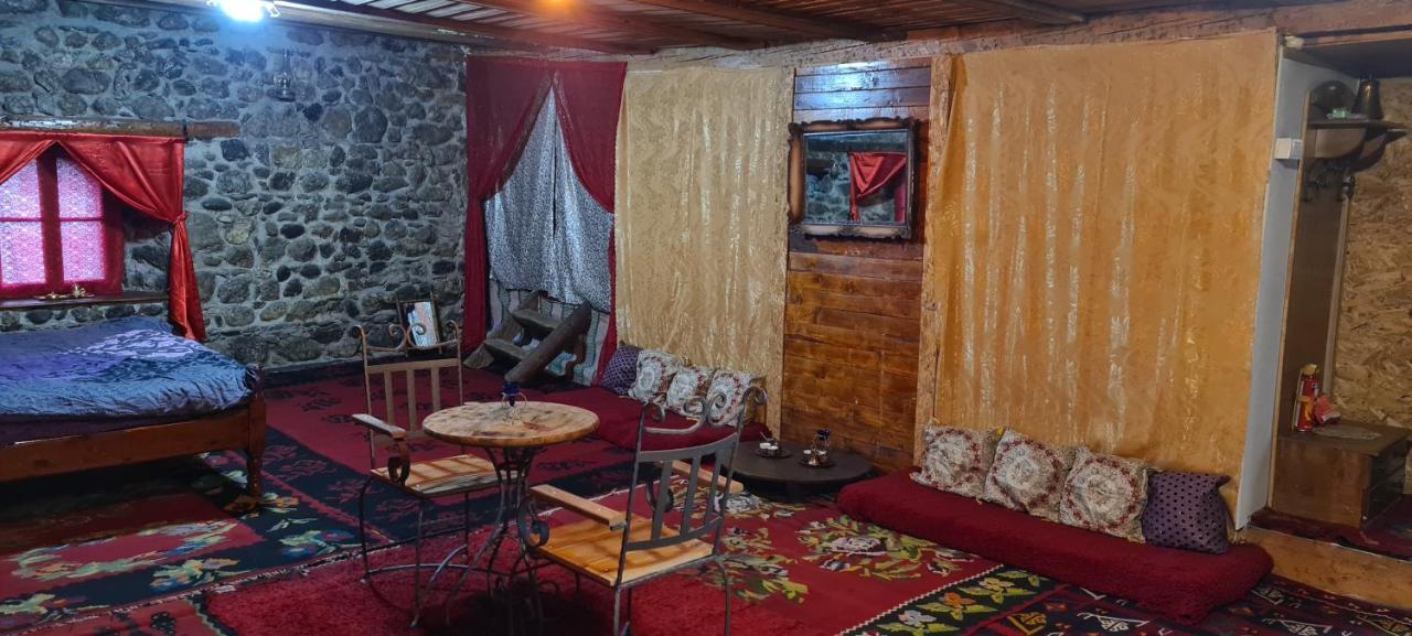 Stone Tower Hotel Плав Екстериор снимка