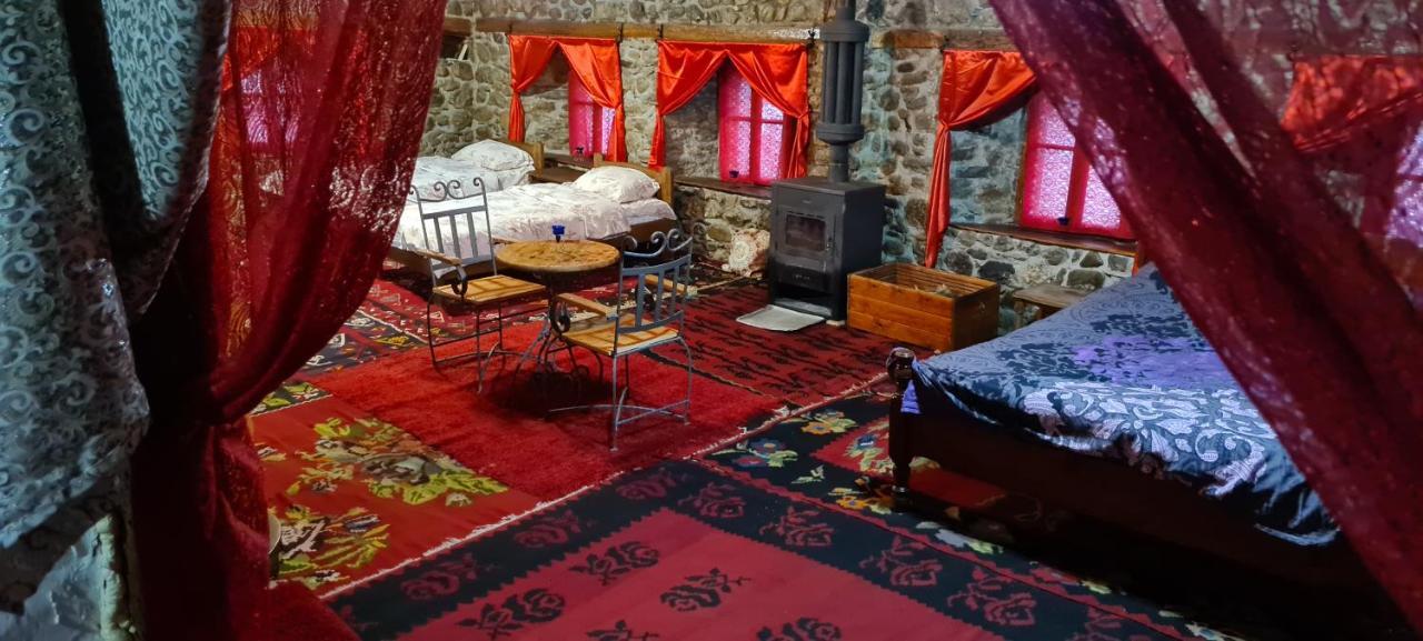 Stone Tower Hotel Плав Екстериор снимка