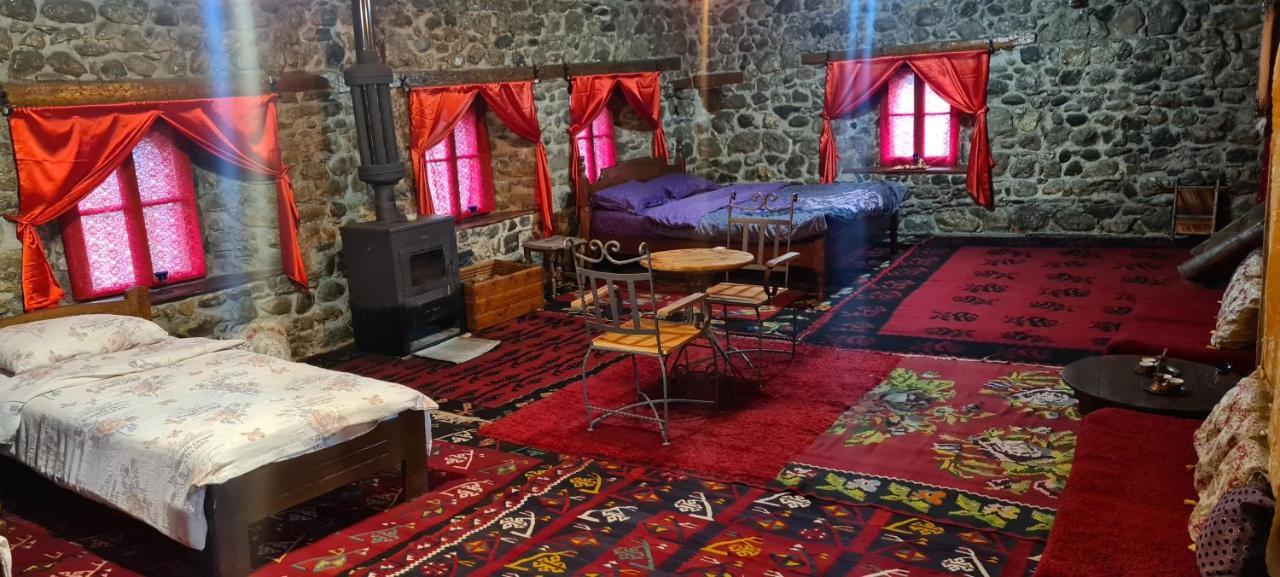 Stone Tower Hotel Плав Екстериор снимка