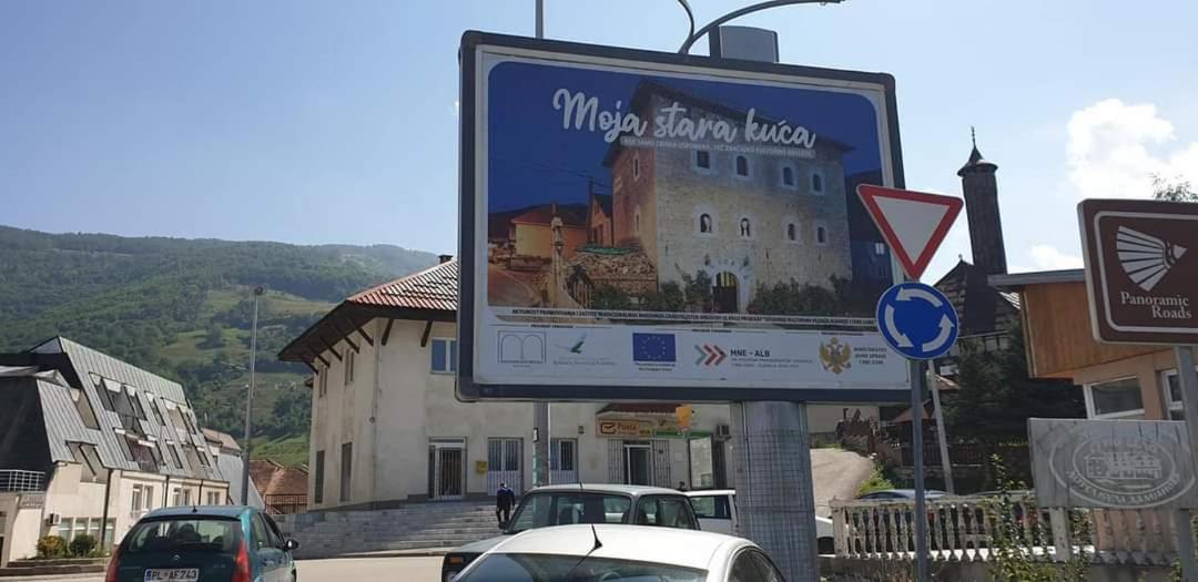 Stone Tower Hotel Плав Екстериор снимка