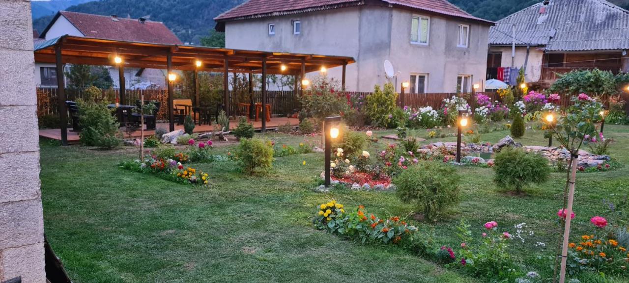 Stone Tower Hotel Плав Екстериор снимка